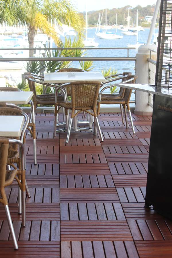 Mixed Red Australian Hardwood Decking Tiles 500x500mm